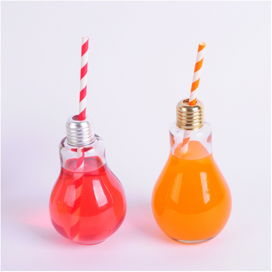 16 oz Reusable Light Bulb Cup with Straw & Metal Screw Lid, Clear Plastic Novelty Drink Cup for Cold Beverages, Parties, Events