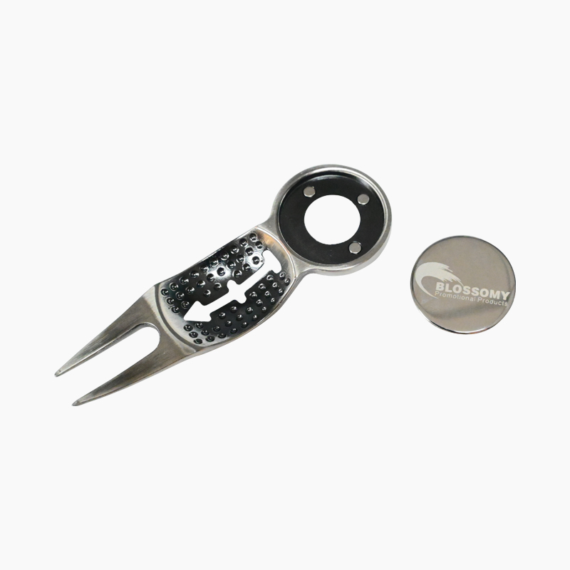 Durable 3-in-1 Golf Divot Tool With Ball Marker and Arrow Line Putting Alignment Stencil