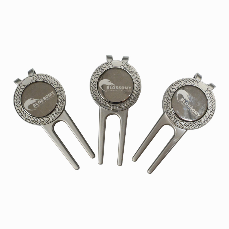 Multifunctional Zinc Alloy Golf Divot Tool Hat Clip with Built-in Hat Clip and Detachable Ball Marker