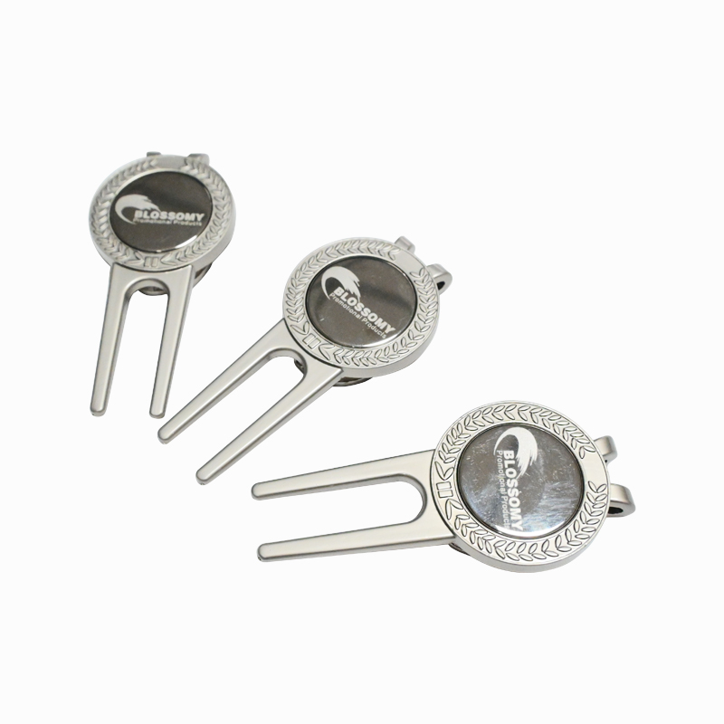 Multifunctional Zinc Alloy Golf Divot Tool Hat Clip with Built-in Hat Clip and Detachable Ball Marker