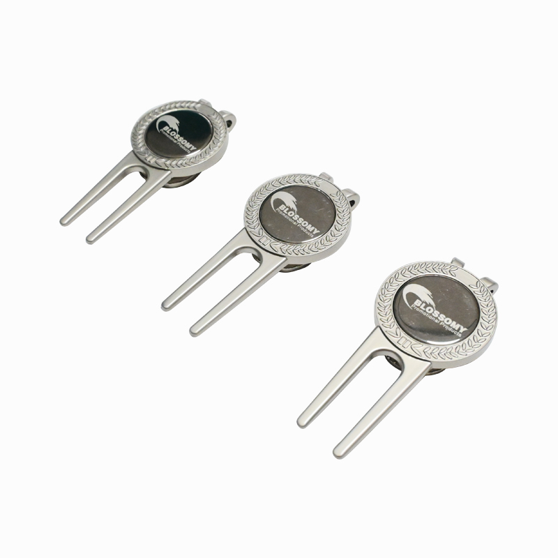 Multifunctional Zinc Alloy Golf Divot Tool Hat Clip with Built-in Hat Clip and Detachable Ball Marker