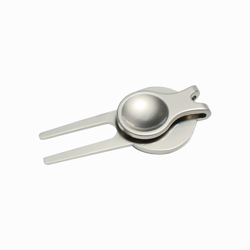 Multifunctional Zinc Alloy Golf Divot Tool Hat Clip with Built-in Hat Clip and Detachable Ball Marker